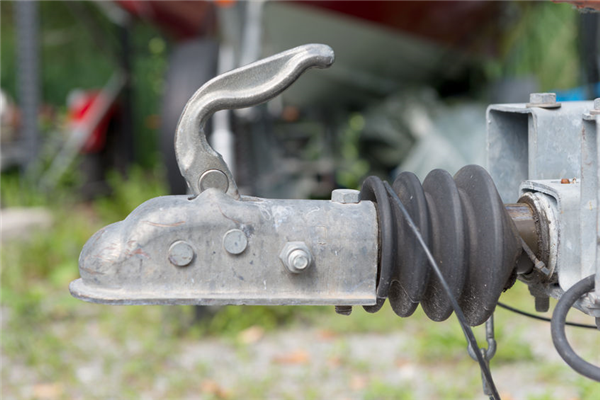 How to Choose the Right Towing Hitch for Your Vehicle