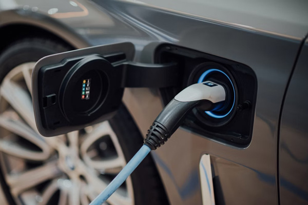 4 Must-Have Accessories for Your Electric Vehicle